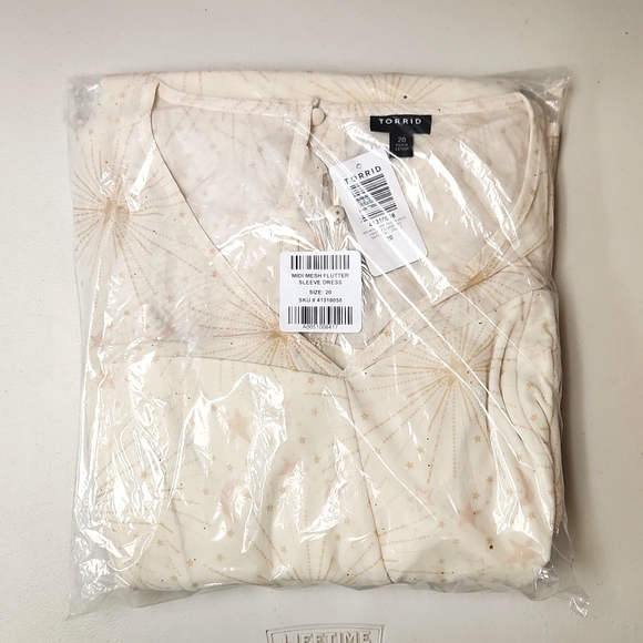 ❤NWT VINTAGE TORRID DRESS - STAR MOON PRINT A-LINE MESH FLUTTER SLEEVE SIZE 16 - Picture 8 of 11